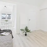 Bright With Air Conditioning Near The Copernicus Science Center In By Renters Lejlighed *