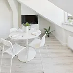 Bright With Air Conditioning Near The Copernicus Science Center In By Renters