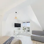 Bright With Air Conditioning Near The Copernicus Science Center In By Renters Lejlighed *