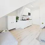 Bright With Air Conditioning Near The Copernicus Science Center In By Renters