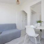 Lejlighed Bright With Air Conditioning Near The Copernicus Science Center In By Renters *