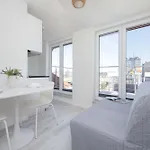 Bright With Air Conditioning Near The Copernicus Science Center In By Renters *