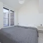 Bright With Air Conditioning Near The Copernicus Science Center In By Renters Lejlighed *