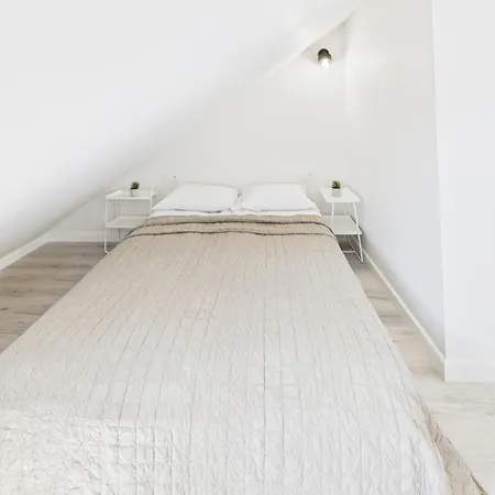 아파트 Bright With Air Conditioning Near The Copernicus Science Center In By Renters