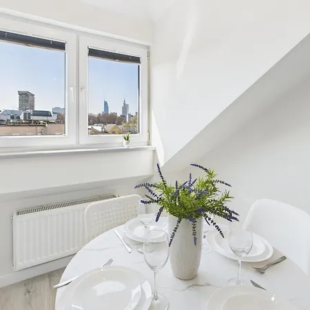 Bright With Air Conditioning Near The Copernicus Science Center In By Renters 아파트 바르샤바