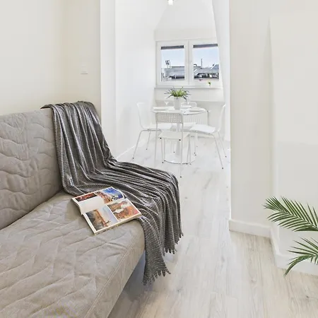 Lejlighed Bright With Air Conditioning Near The Copernicus Science Center In By Renters *