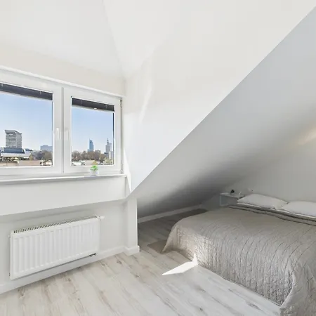 Bright With Air Conditioning Near The Copernicus Science Center In By Renters * 바르샤바