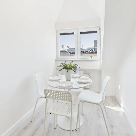 아파트 Bright With Air Conditioning Near The Copernicus Science Center In By Renters *