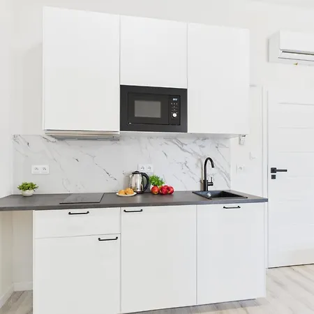 아파트 Bright With Air Conditioning Near The Copernicus Science Center In By Renters