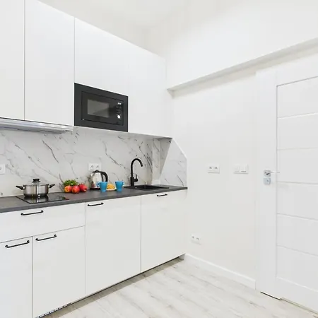 Bright With Air Conditioning Near The Copernicus Science Center In By Renters 아파트 *