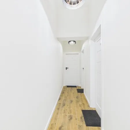 아파트 Bright With Air Conditioning Near The Copernicus Science Center In By Renters *