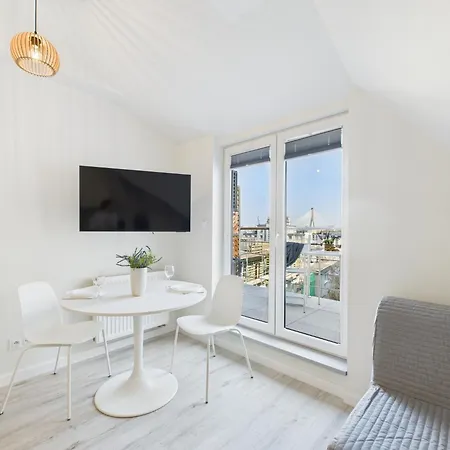 아파트 Bright With Air Conditioning Near The Copernicus Science Center In By Renters *
