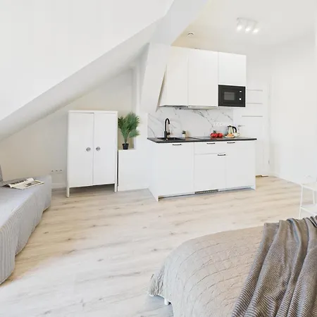 아파트 Bright With Air Conditioning Near The Copernicus Science Center In By Renters