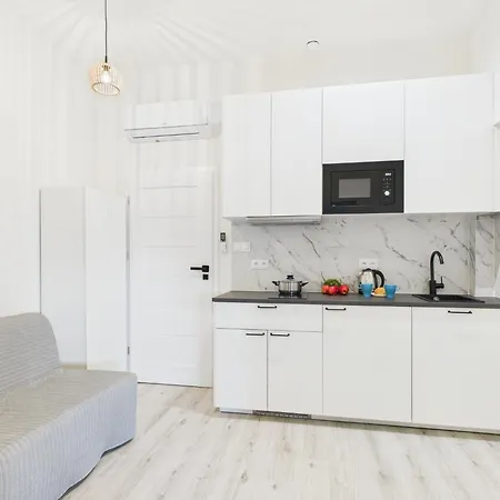 Bright With Air Conditioning Near The Copernicus Science Center In By Renters 아파트 *