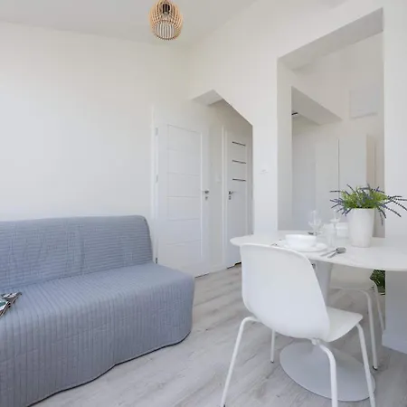아파트 Bright With Air Conditioning Near The Copernicus Science Center In By Renters *
