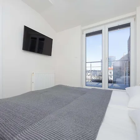 Bright With Air Conditioning Near The Copernicus Science Center In By Renters * 바르샤바