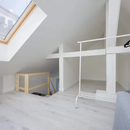 아파트 Bright With Air Conditioning Near The Copernicus Science Center In By Renters