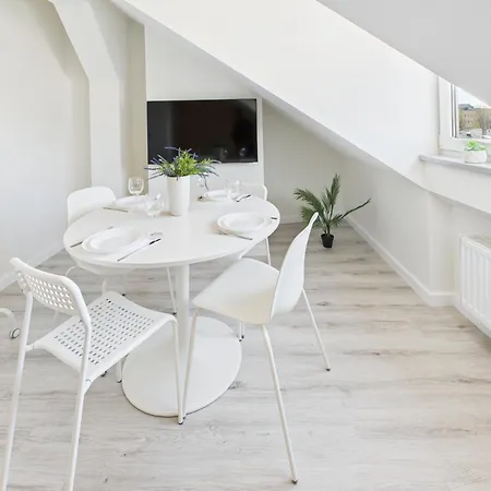 Bright With Air Conditioning Near The Copernicus Science Center In By Renters