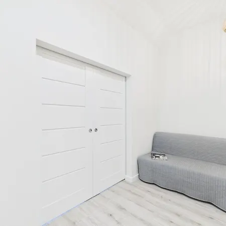 Bright With Air Conditioning Near The Copernicus Science Center In By Renters *