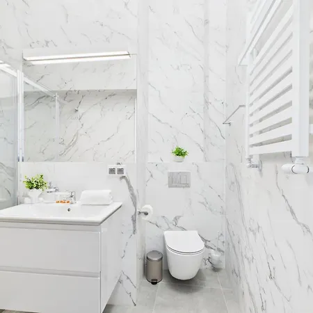 Bright With Air Conditioning Near The Copernicus Science Center In By Renters شقة وارسو