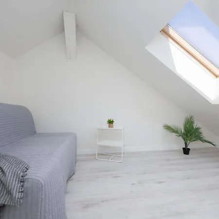 Bright With Air Conditioning Near The Copernicus Science Center In By Renters Lägenhet Warszawa