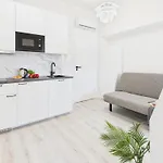 Διαμέρισμα Bright With Air Conditioning Near The Copernicus Science Center In By Renters *