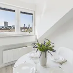 Bright With Air Conditioning Near The Copernicus Science Center In By Renters Διαμέρισμα Βαρσοβία