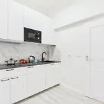Bright With Air Conditioning Near The Copernicus Science Center In By Renters Διαμέρισμα *