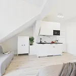 Bright With Air Conditioning Near The Copernicus Science Center In By Renters Διαμέρισμα *