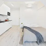 Διαμέρισμα Bright With Air Conditioning Near The Copernicus Science Center In By Renters Βαρσοβία