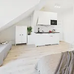 Διαμέρισμα Bright With Air Conditioning Near The Copernicus Science Center In By Renters