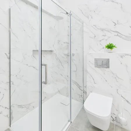 Bright With Air Conditioning Near The Copernicus Science Center In By Renters Διαμέρισμα Βαρσοβία