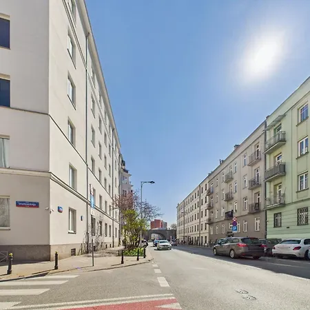 Bright With Air Conditioning Near The Copernicus Science Center In By Renters דירה *
