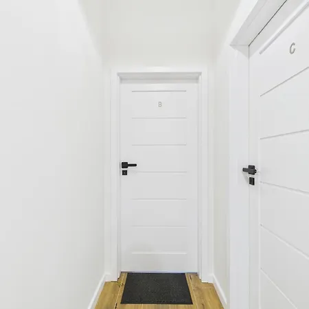 Bright With Air Conditioning Near The Copernicus Science Center In By Renters *