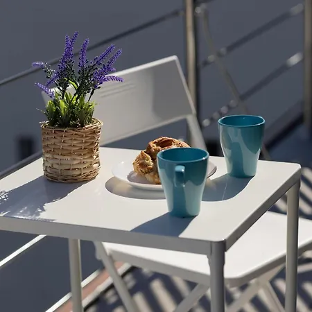 דירה Bright With Air Conditioning Near The Copernicus Science Center In By Renters