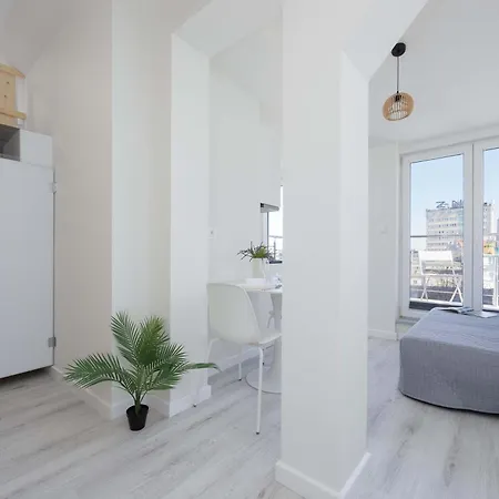 Bright With Air Conditioning Near The Copernicus Science Center In By Renters Διαμέρισμα *